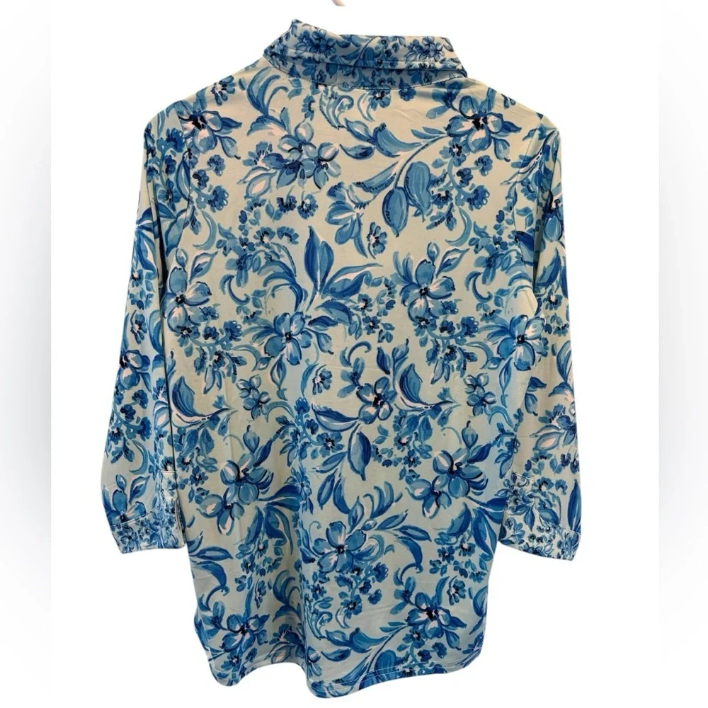 NWT Stella Parker Blue and White 3/4 Sleeve Sun Protection Top - Picture 2 of 5